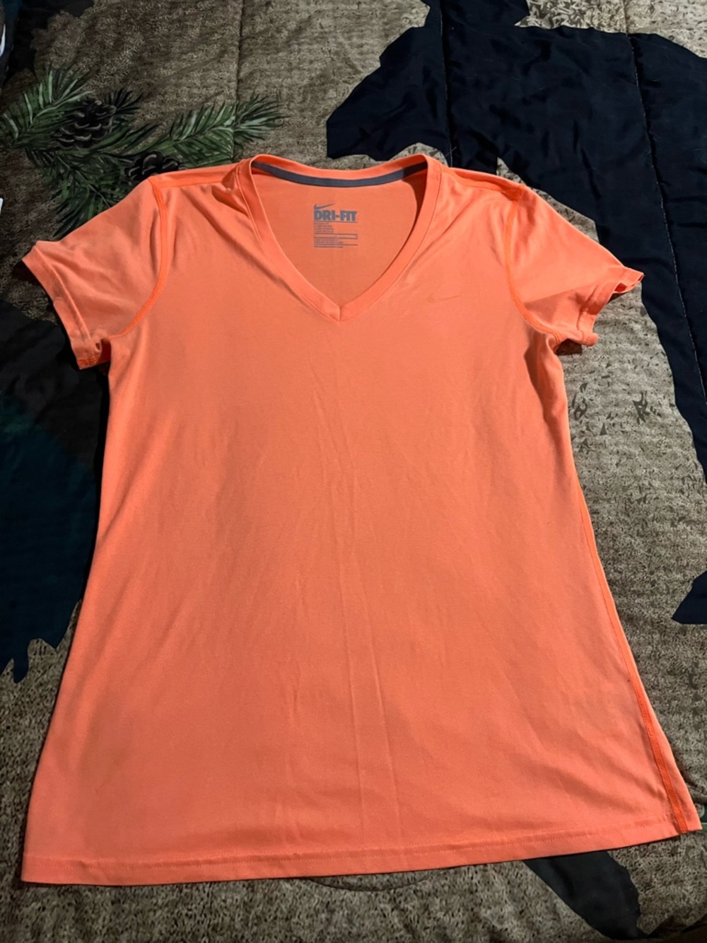 NWOT NIKE DRI FIT REGULAR FIT SIZE LARGE
